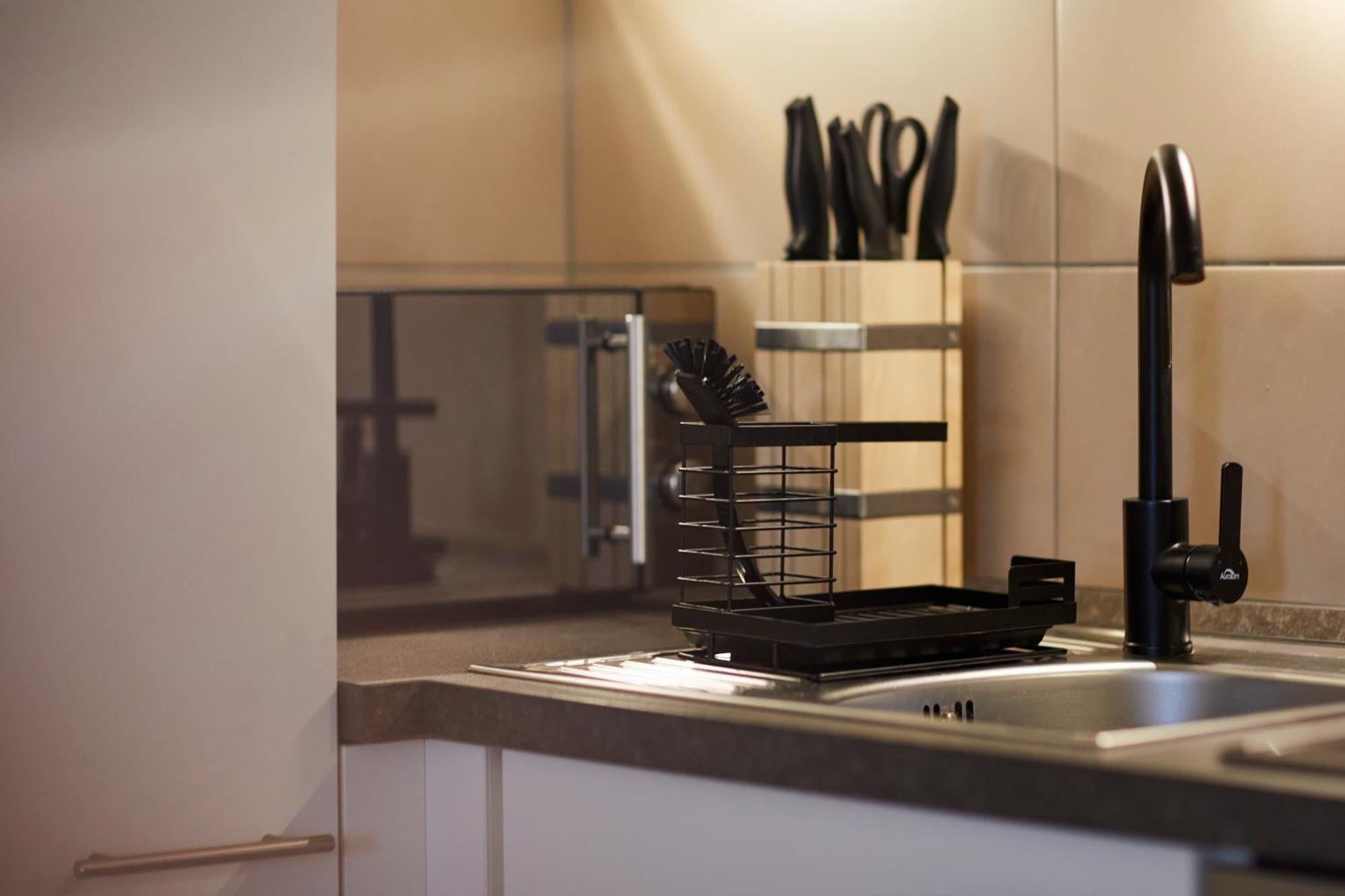 R B Apartment Am Airport Hamburg - 1-4 Personen - Kueche - Smart Tv - Waschmaschine - Perfekt Fuer Geschaeftsreisende Oder Familien Eksteriør bilde